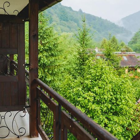River Retreat 호텔 Lotrioara 외부 사진